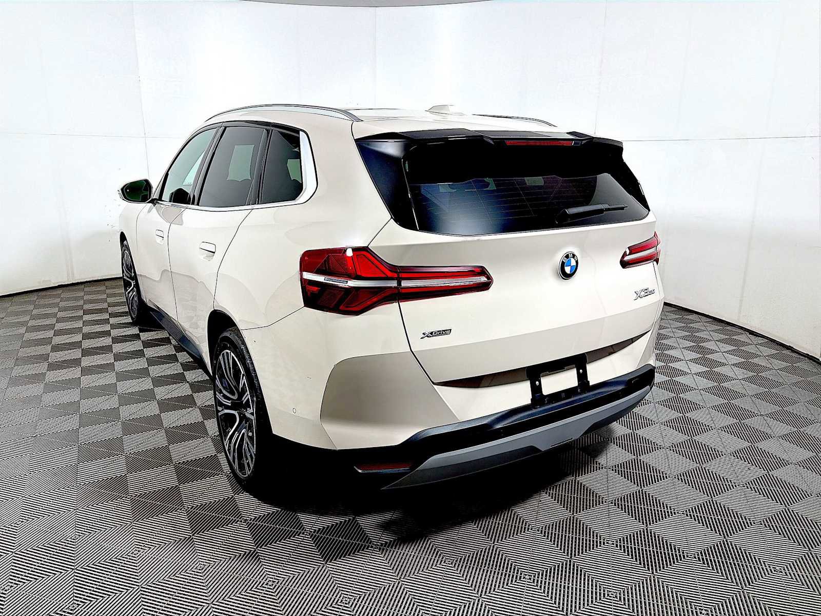 Used 2025 BMW X3 xDrive30 AWD/4WD image 5