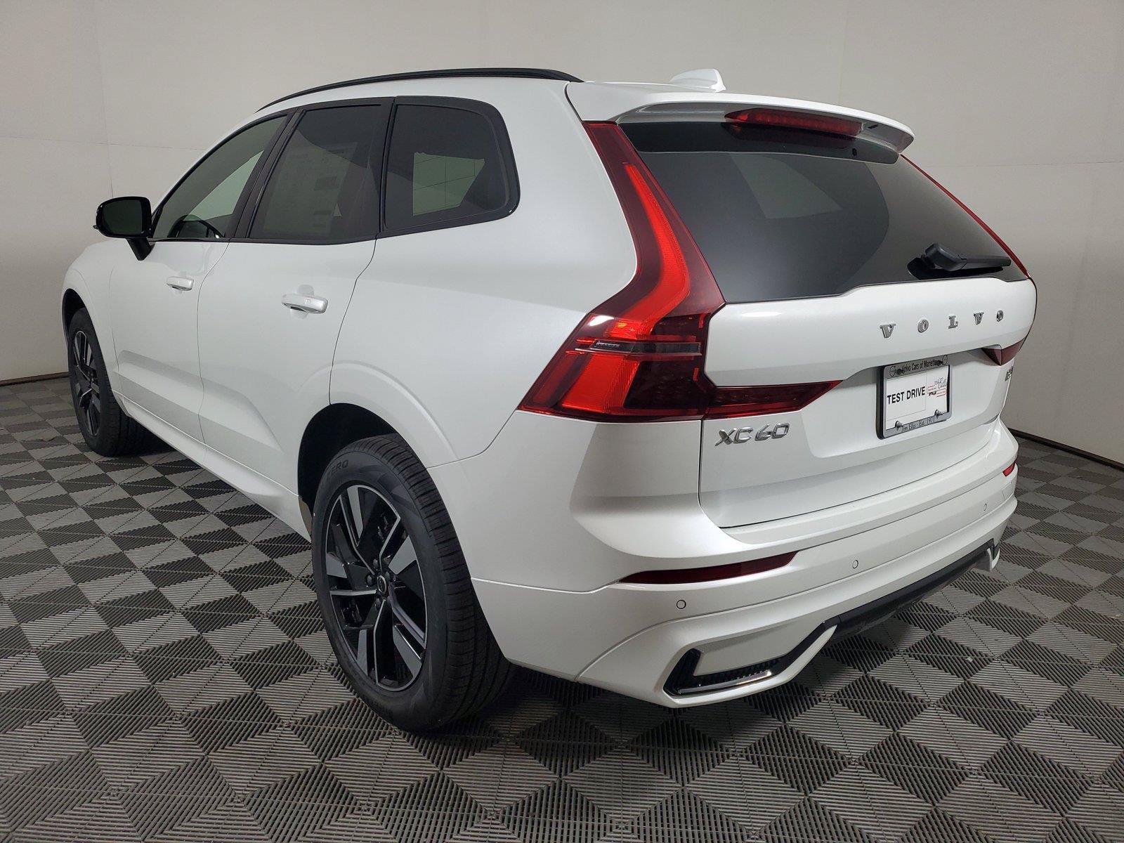 New 2026 Volvo XC60 B5 Core w/ Climate Package AWD/4WD image 4