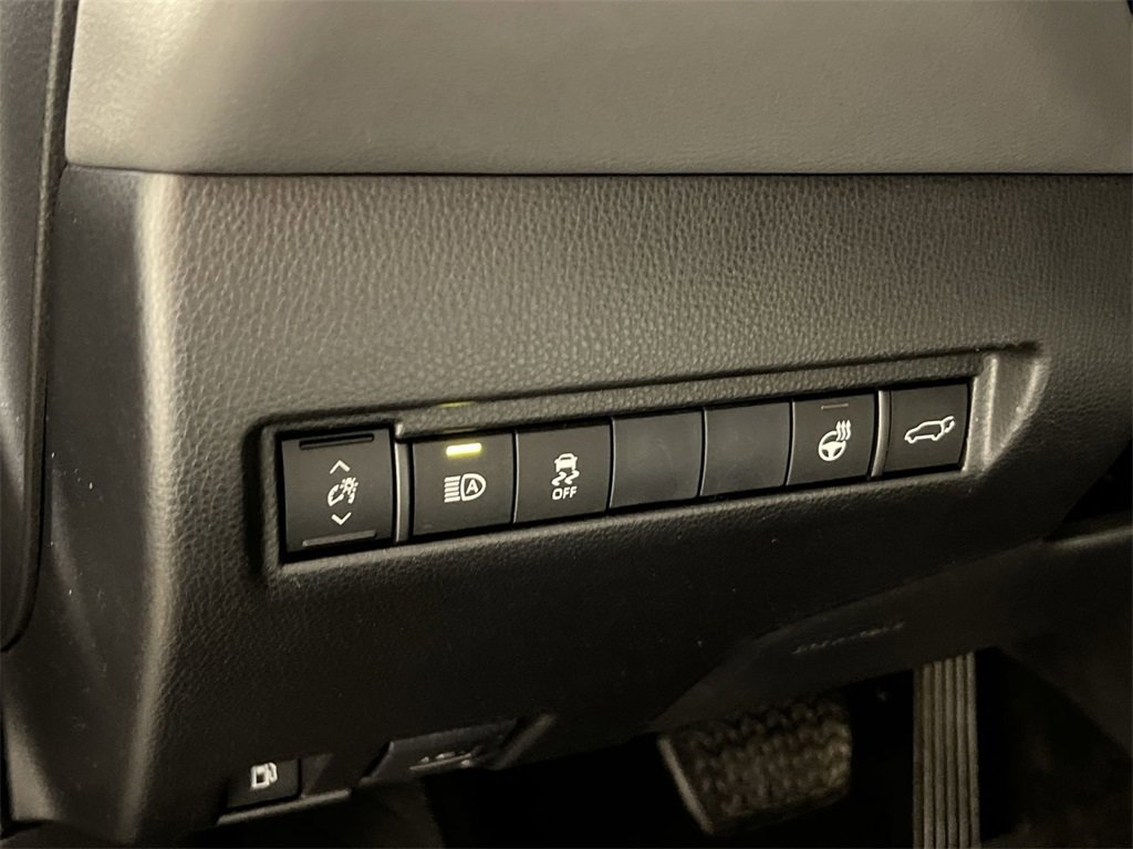 Used 2021 Toyota Venza XLE image 31