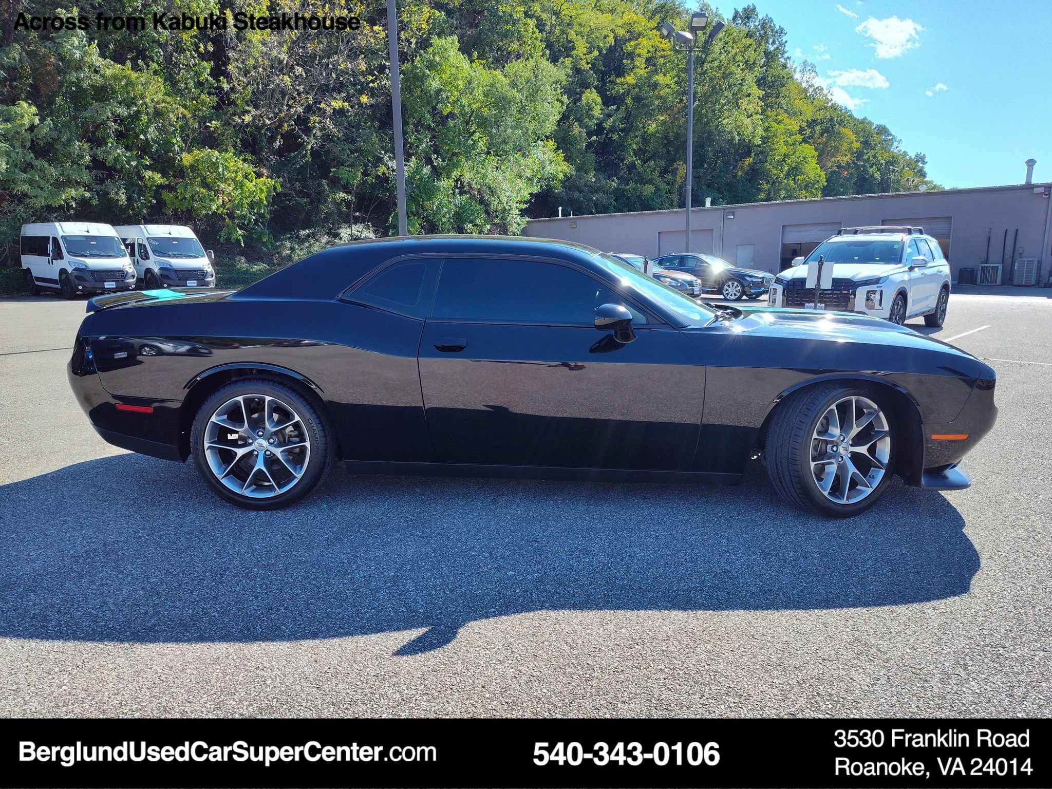 Used 2022 Dodge Challenger GT RWD image 3