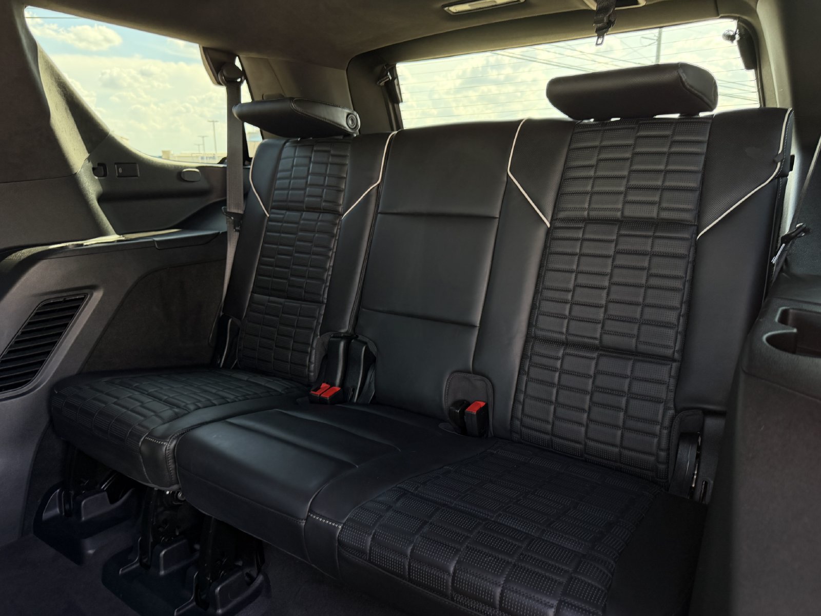 Used 2024 Cadillac Escalade Sport Platinum w/ LPO, ONYX Package AWD/4WD image 29