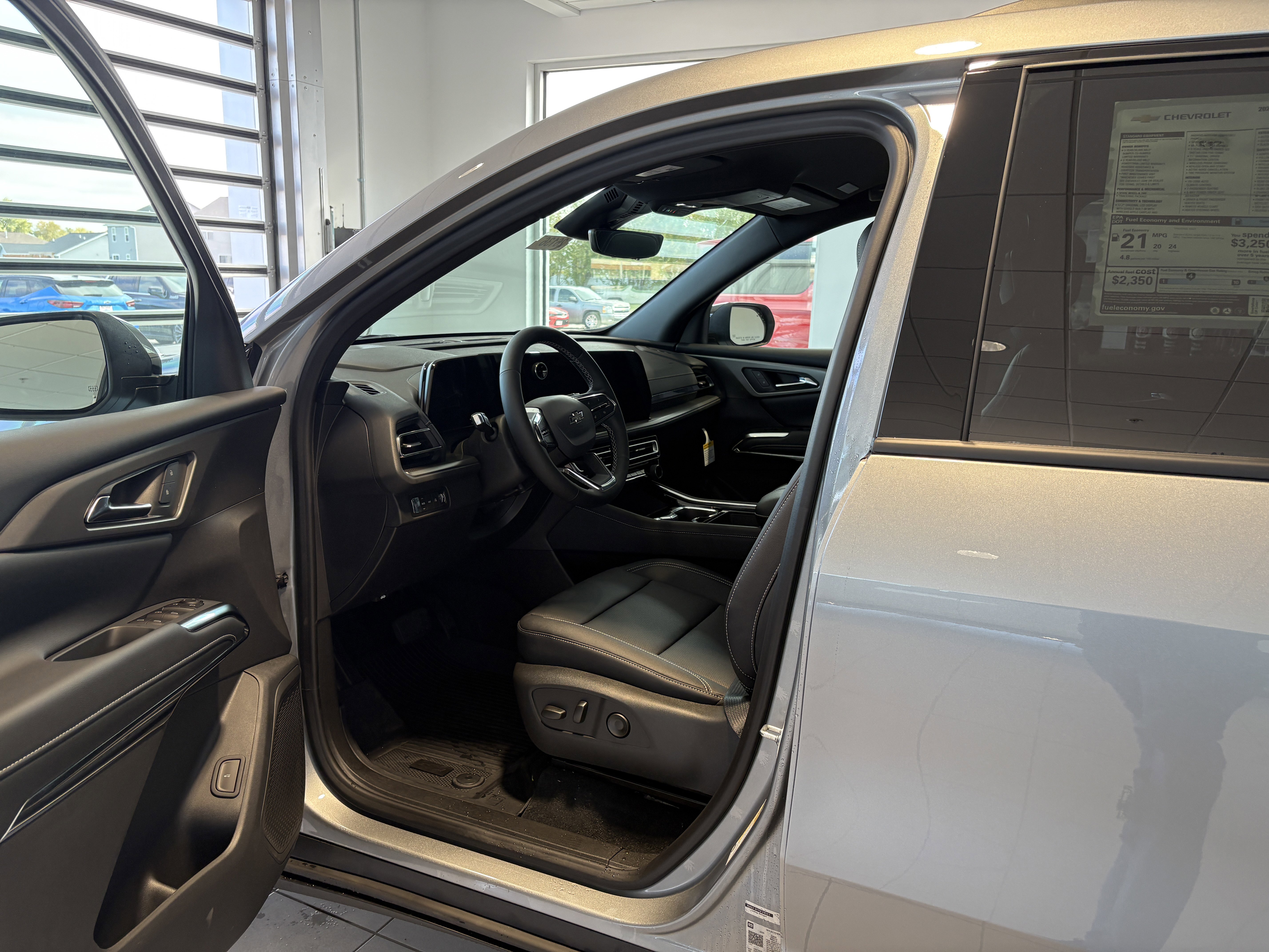 New 2026 Chevrolet Traverse LT image 9