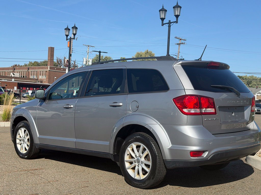 Used 2017 Dodge Journey SXT w/ Premium Group FWD image 3