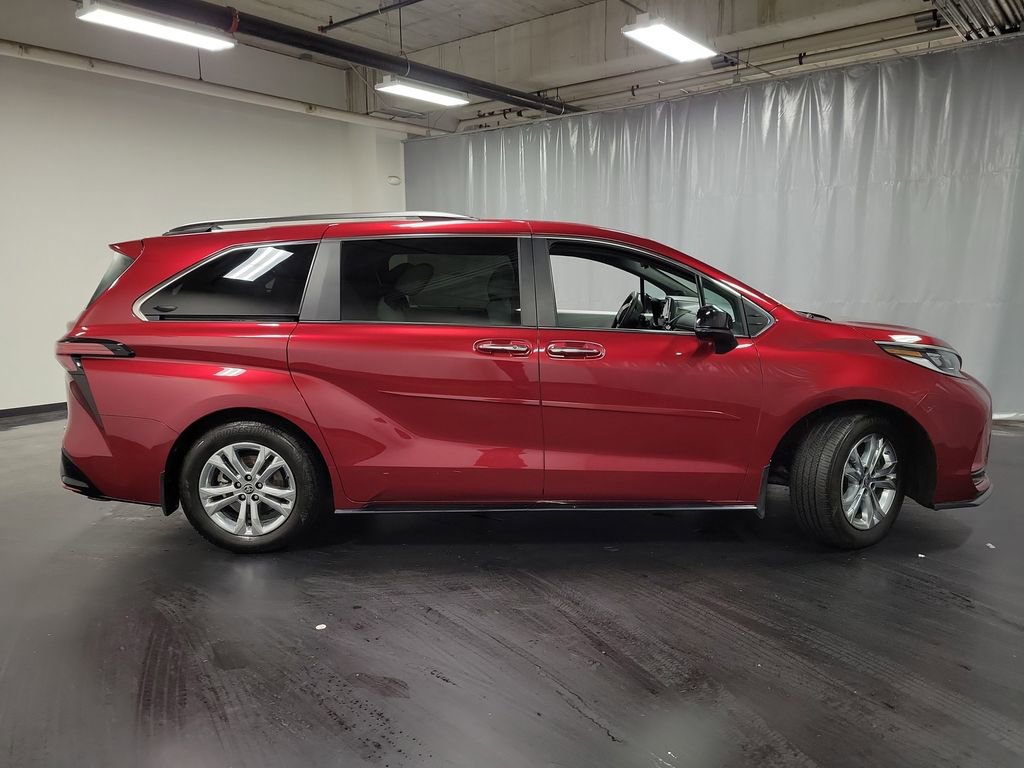 Used 2023 Toyota Sienna XSE w/ XSE Plus Package AWD/4WD image 9