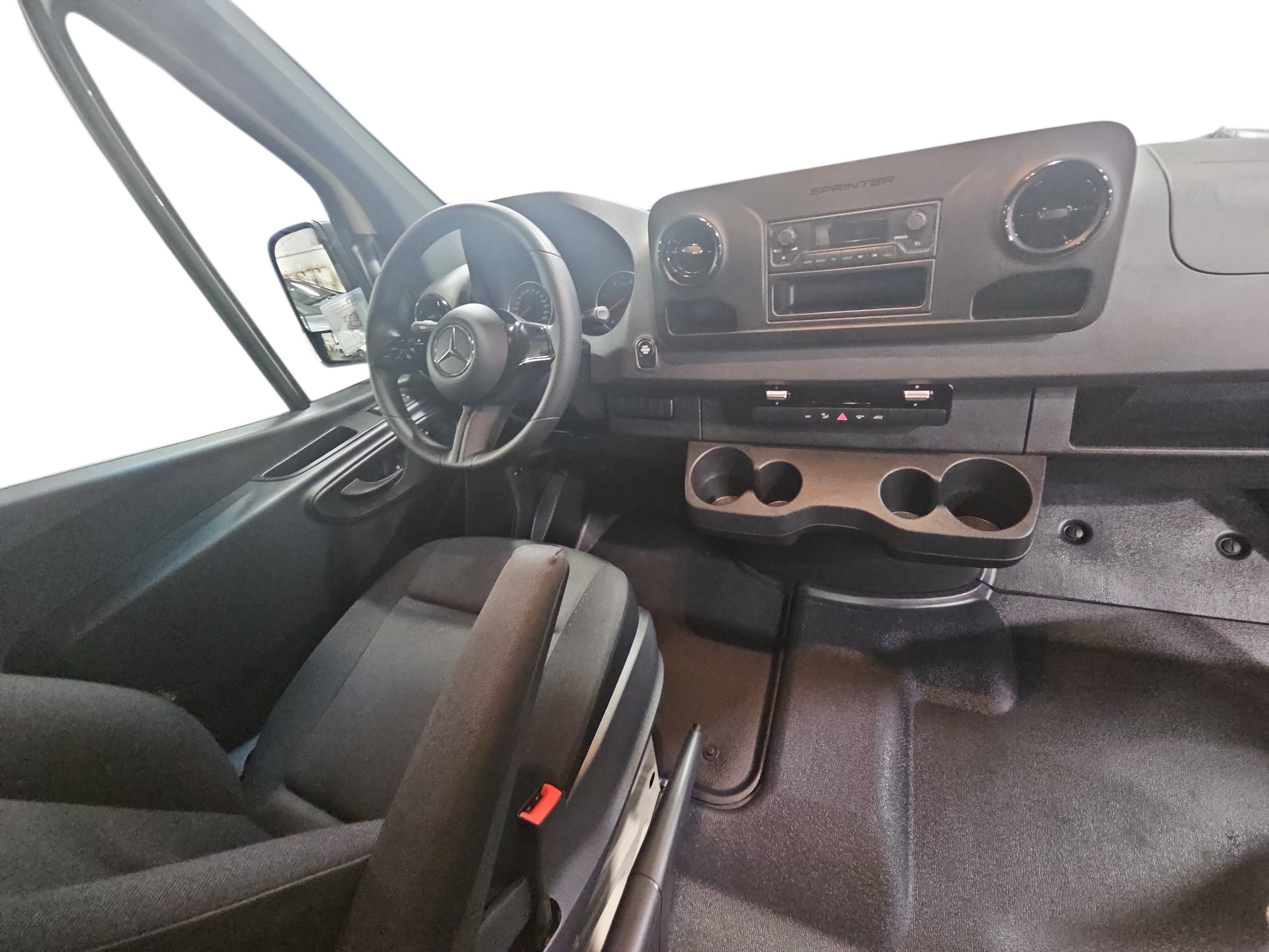 Used 2025 Mercedes-Benz Sprinter 2500 image 9
