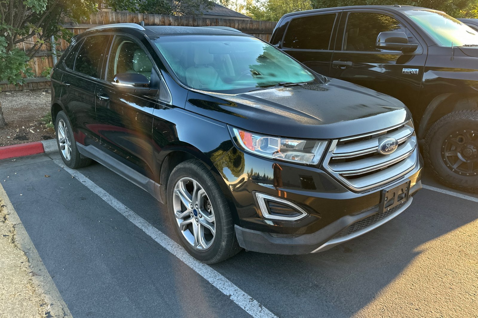 Used 2016 Ford Edge Titanium w/ Technology Package AWD/4WD image 2
