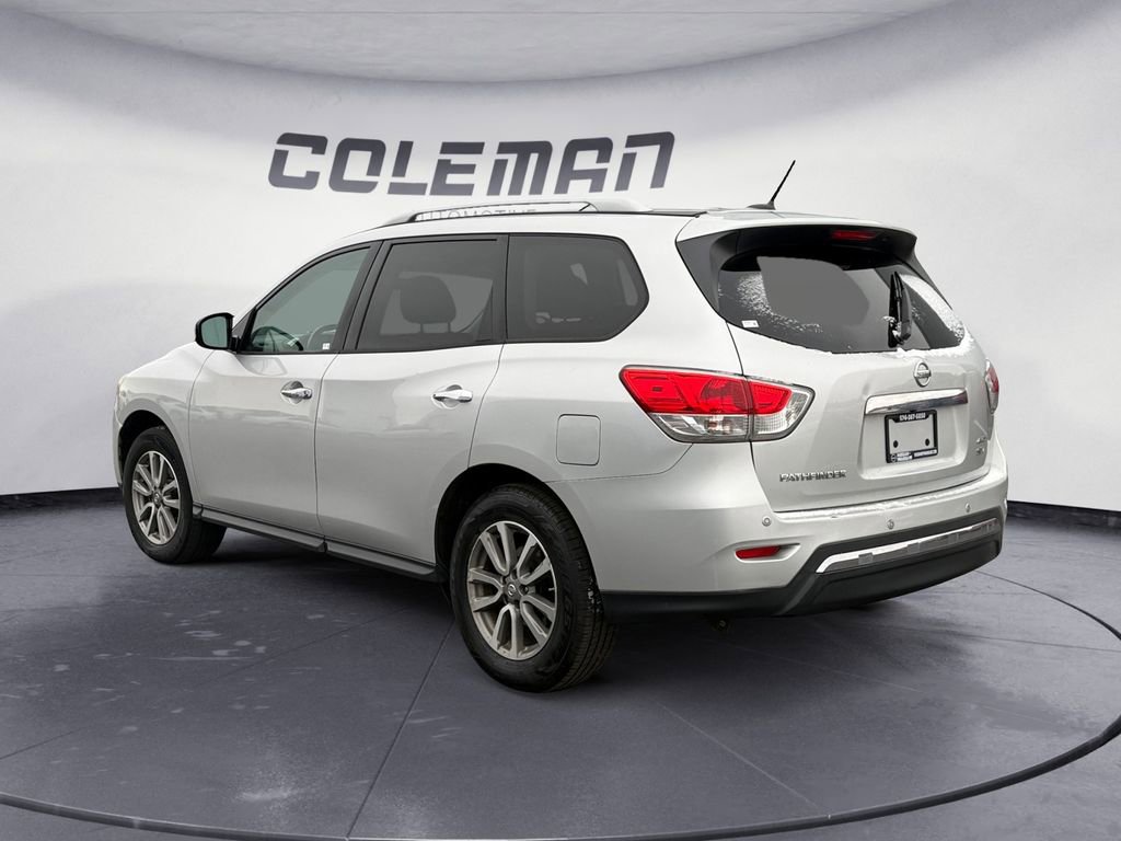 Used 2014 Nissan Pathfinder SV image 3