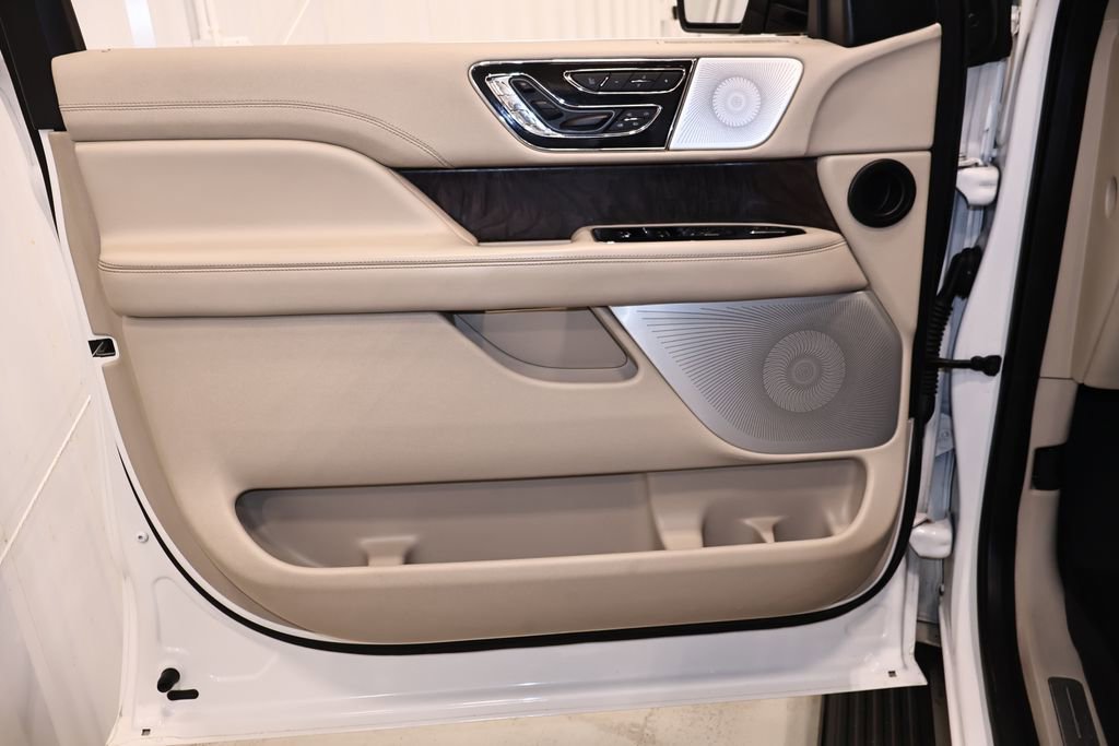 Used 2020 Lincoln Navigator L Reserve w/ Luxury Package AWD/4WD image 5