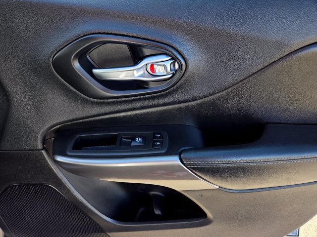 Used 2019 Jeep Cherokee Limited FWD image 20