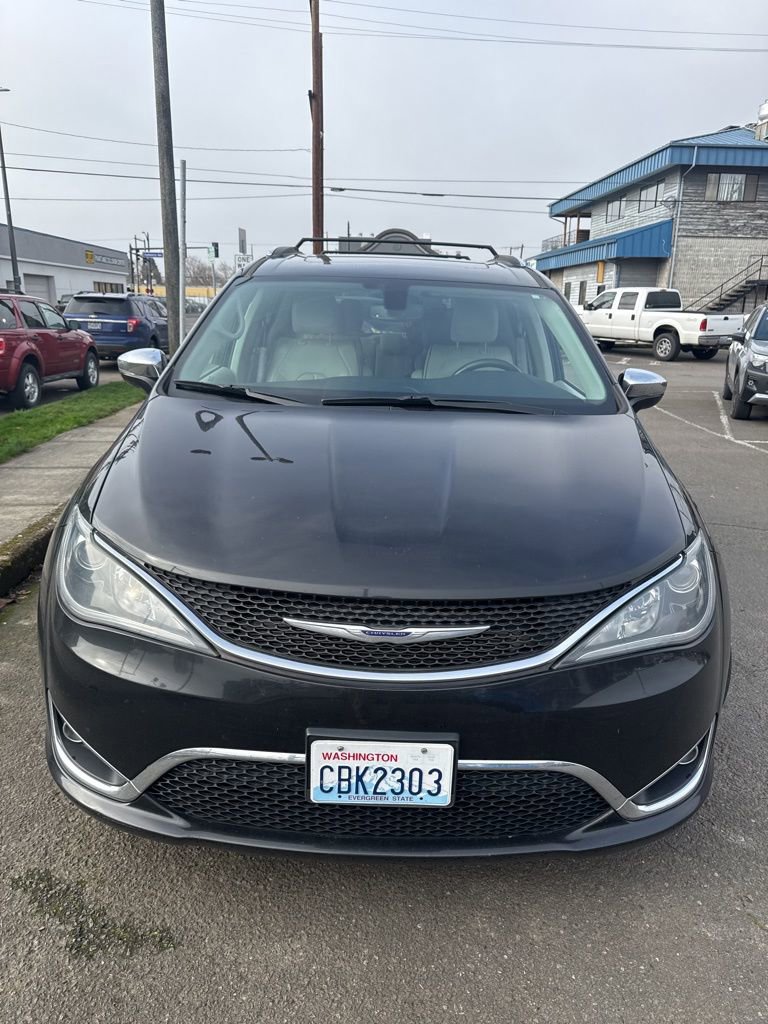 Used 2020 Chrysler Pacifica Limited image 2