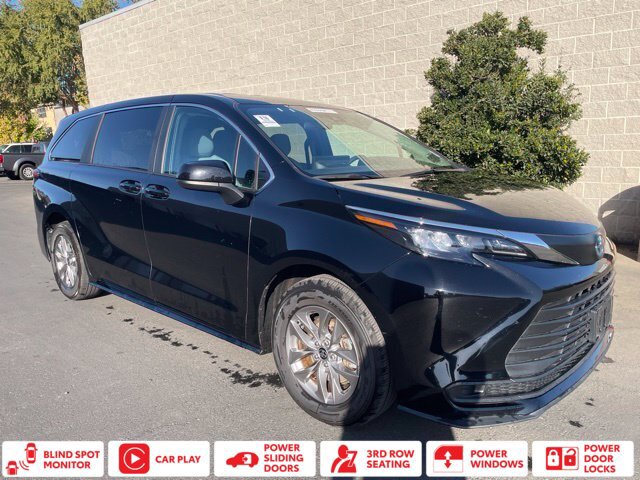 Used 2025 Toyota Sienna LE FWD image 1