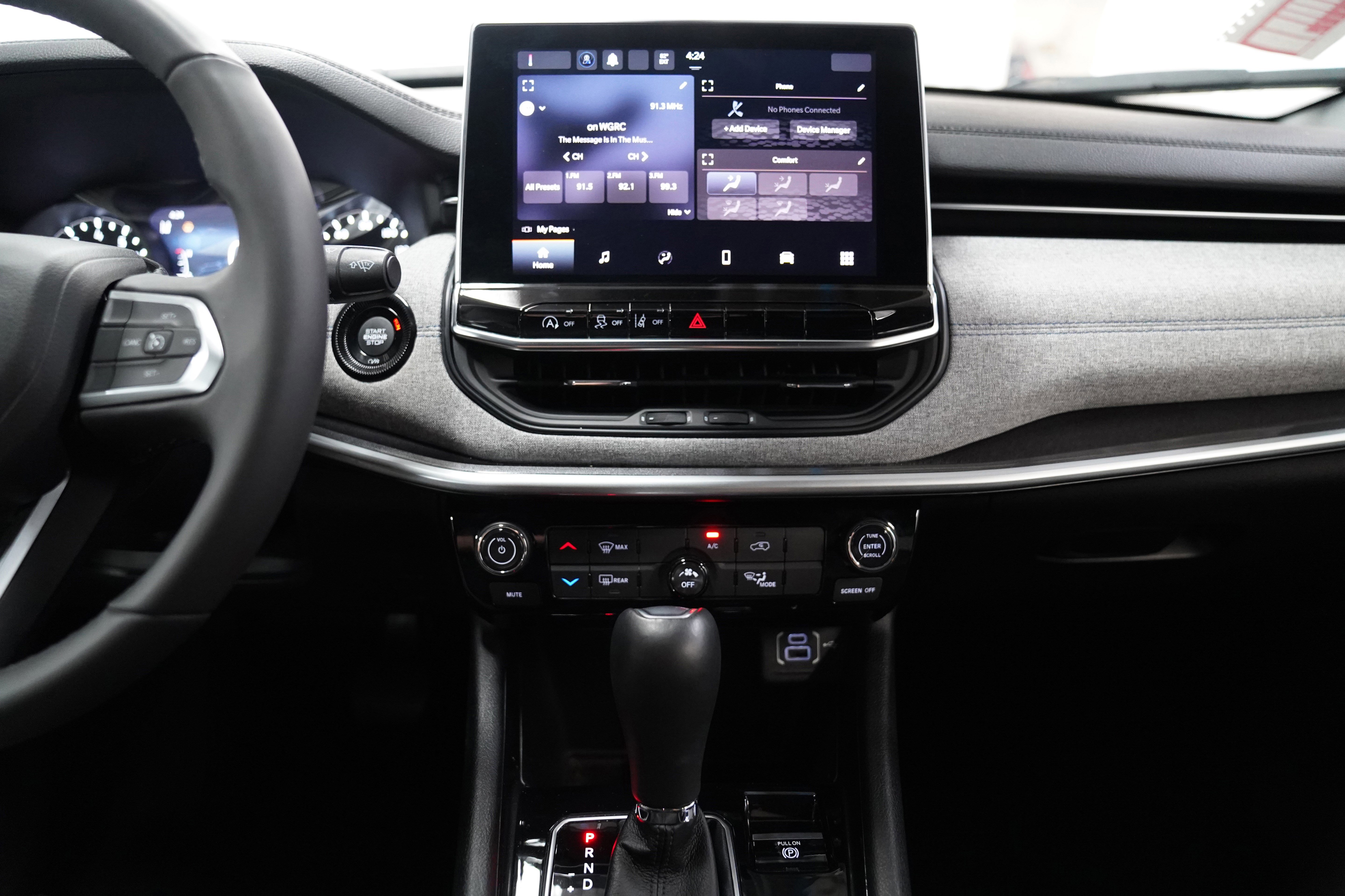 Certified 2024 Jeep Compass Latitude w/ Altitude Special Edition image 22