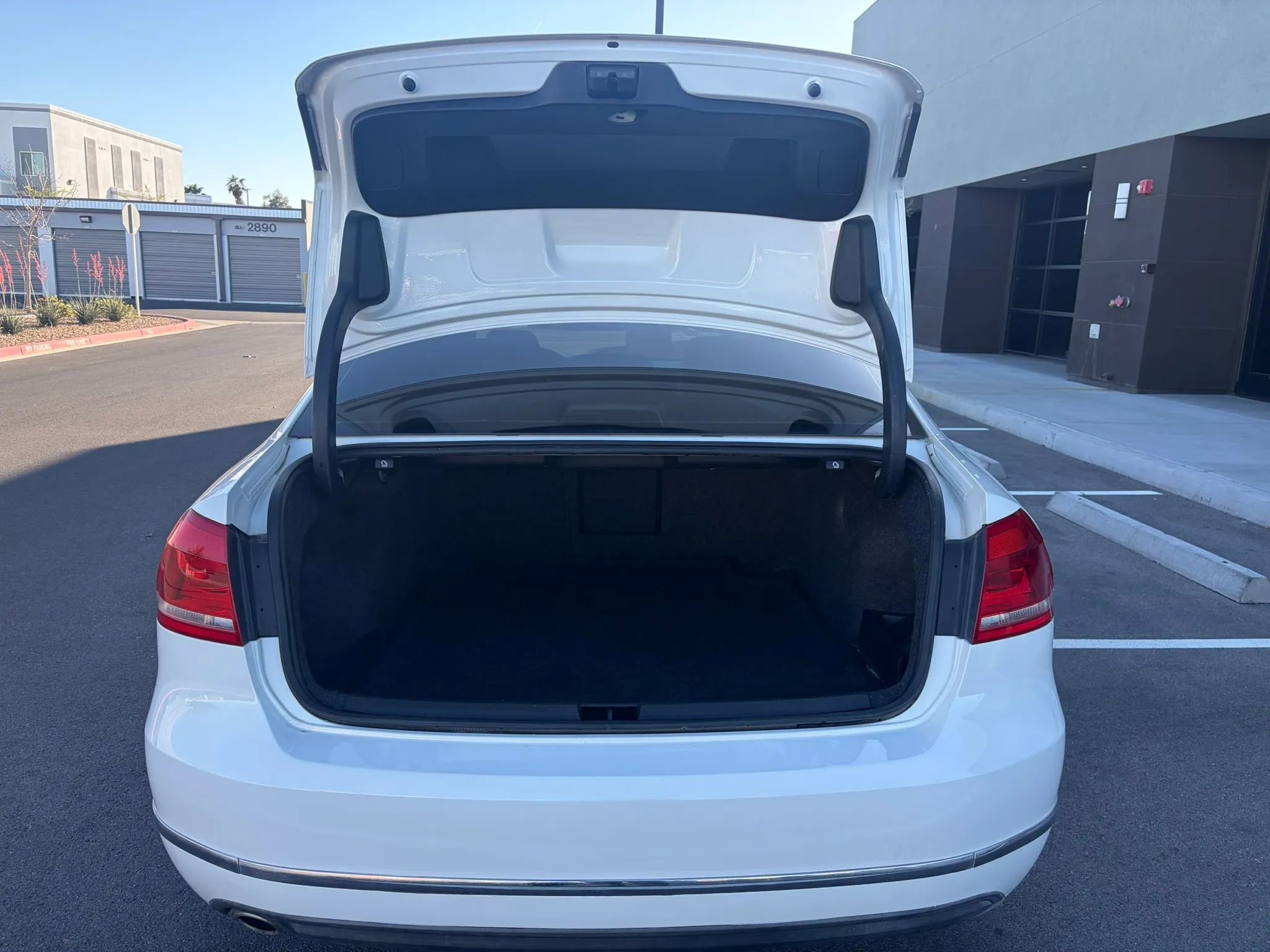 Used 2013 Volkswagen Passat TDI SEL Premium image 9