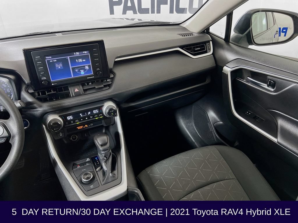 Used 2021 Toyota RAV4 XLE AWD/4WD image 26