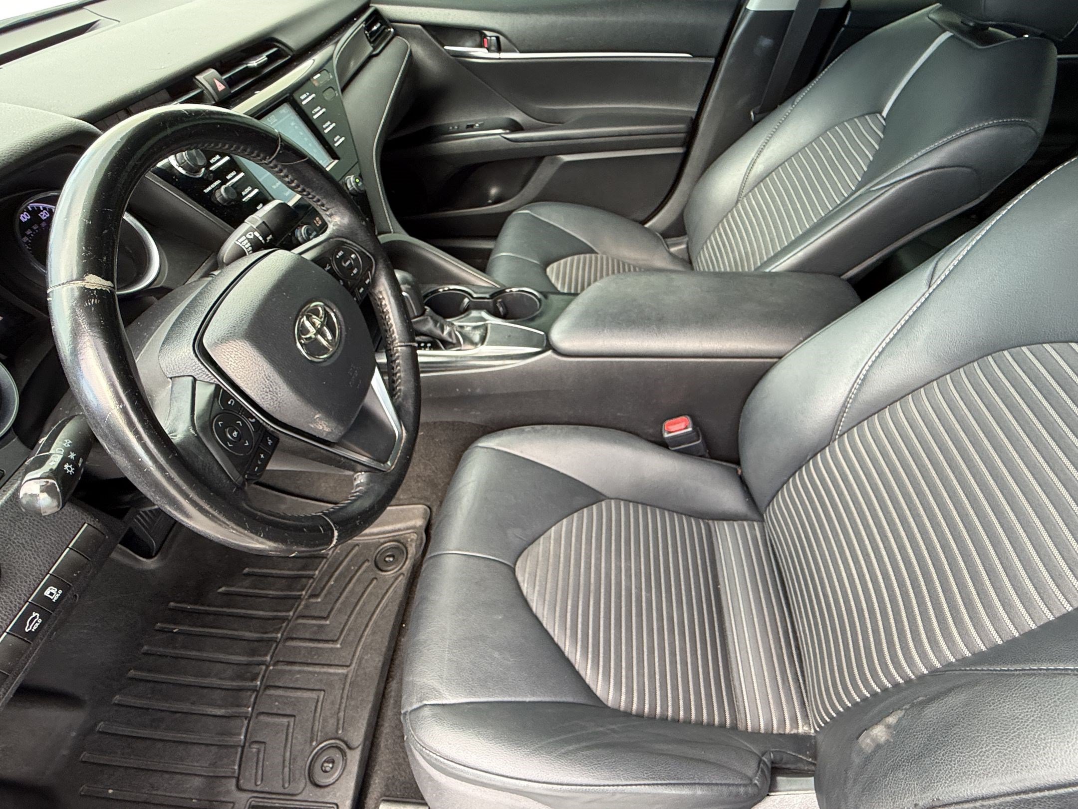 Used 2019 Toyota Camry SE FWD image 5