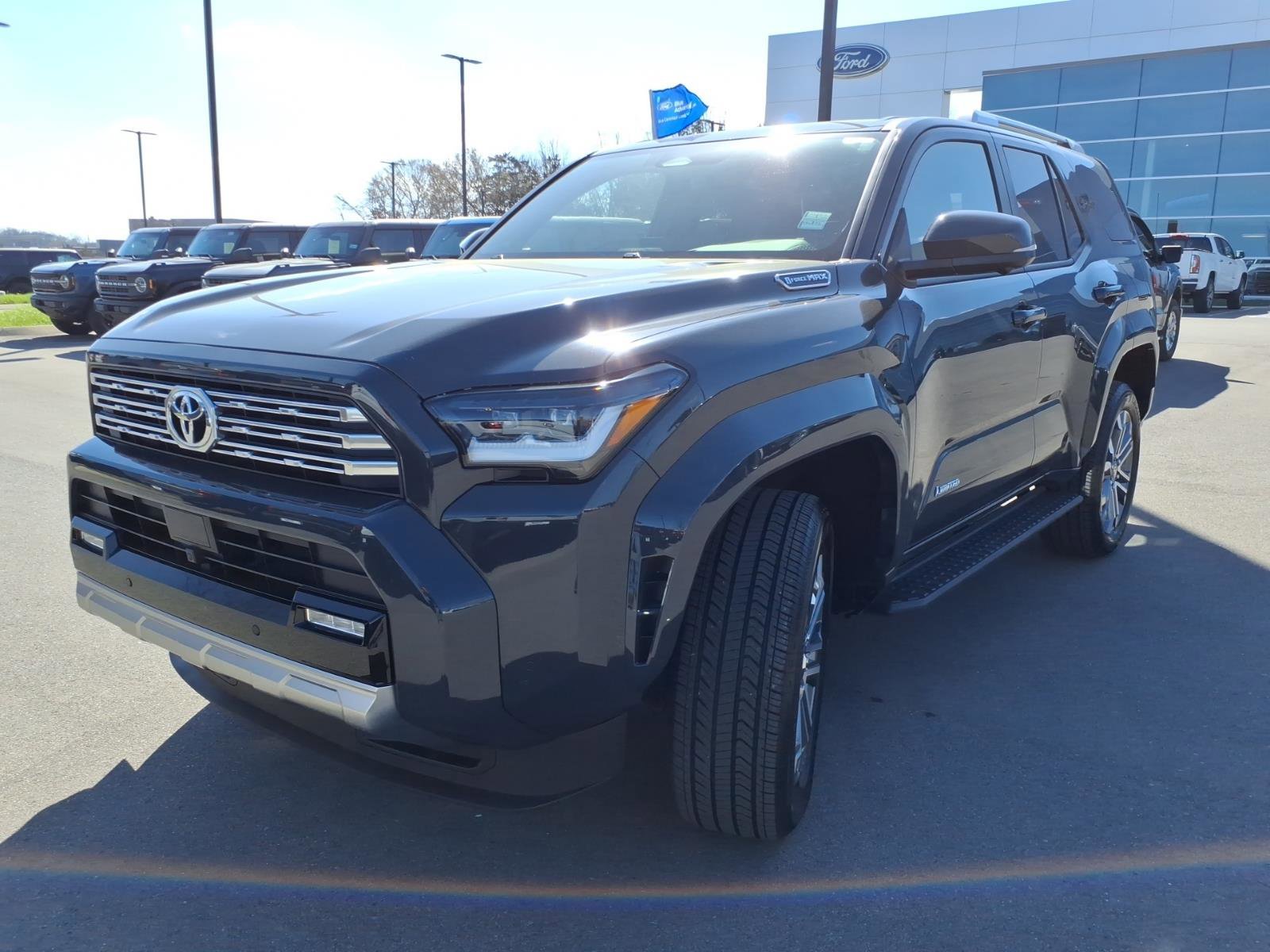 Used 2025 Toyota 4Runner Limited AWD/4WD image 7