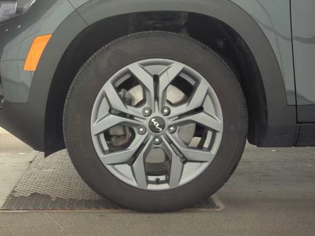 Used 2024 Kia Seltos S AWD/4WD image 19