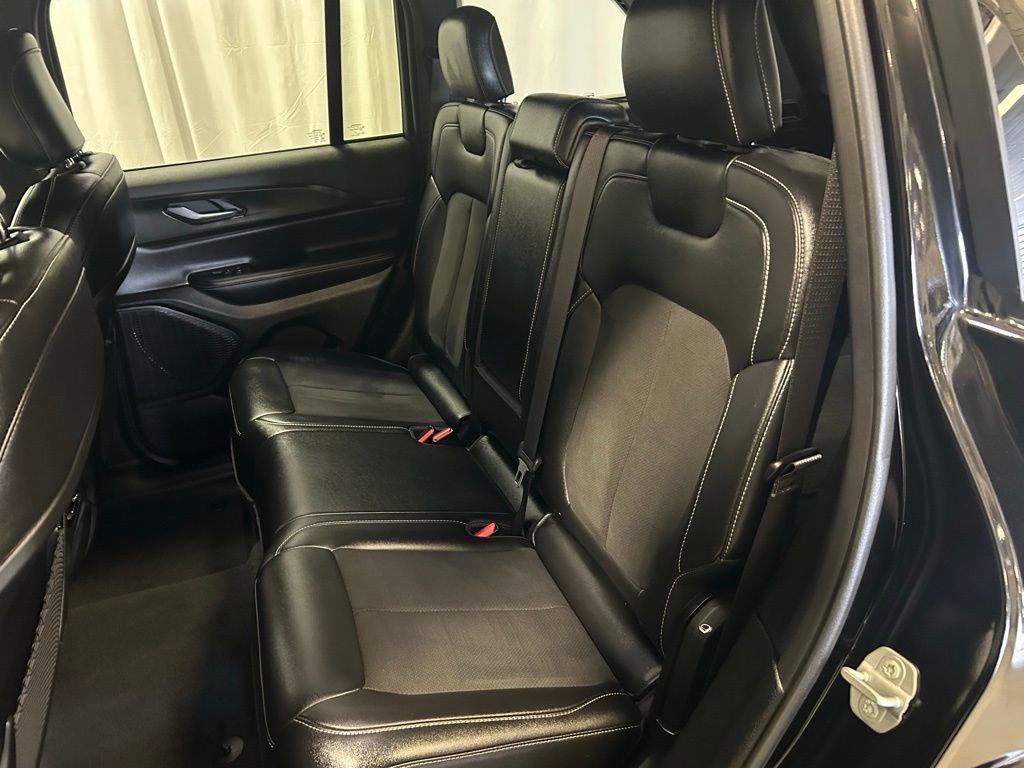 Used 2024 Jeep Grand Cherokee Altitude image 21