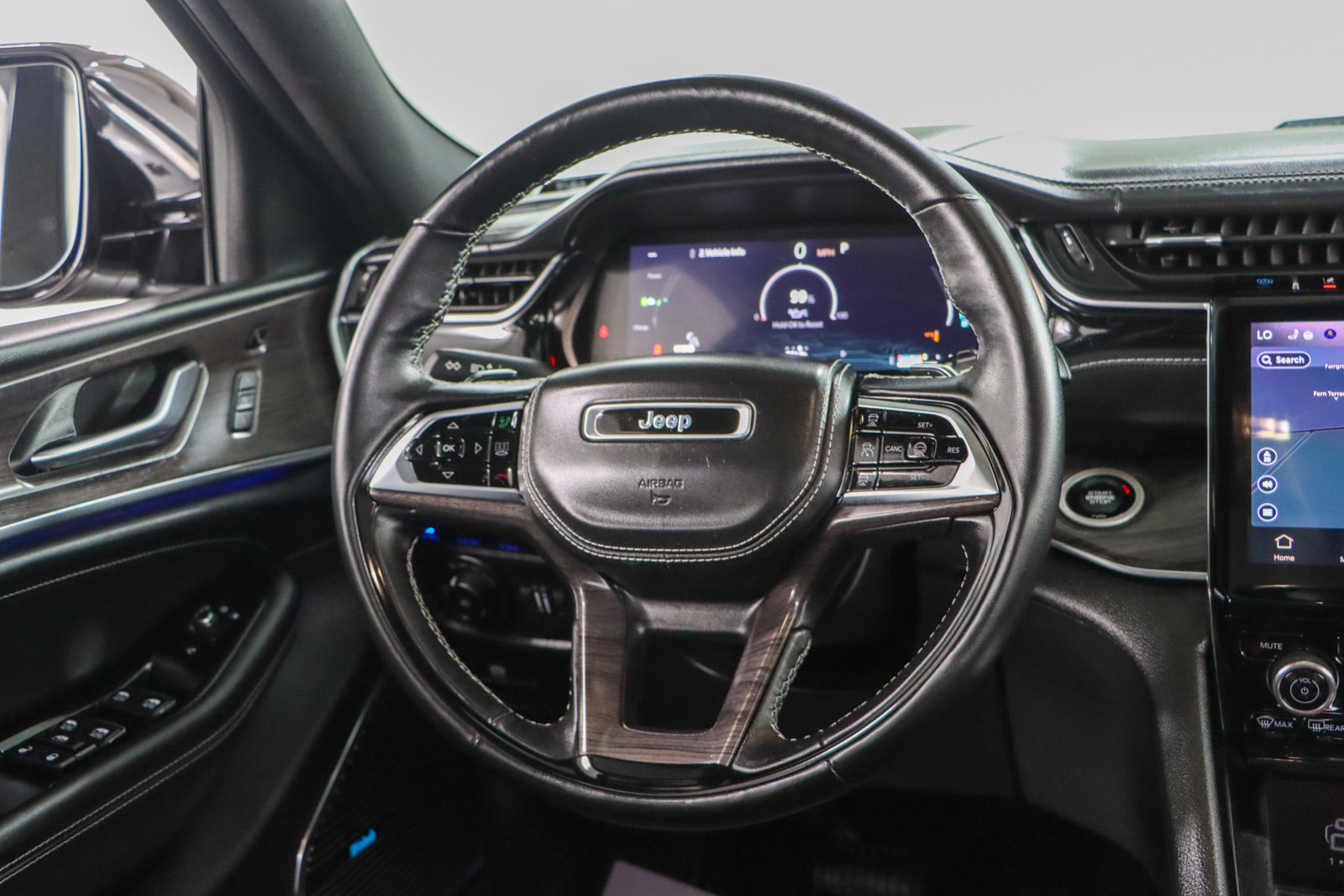 Used 2022 Jeep Grand Cherokee Overland w/ Advanced Protech Group III image 12