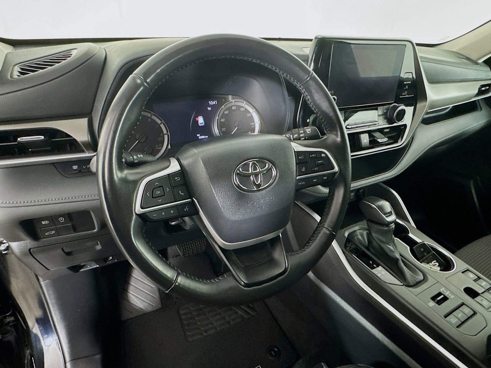 Certified 2024 Toyota Highlander LE AWD/4WD image 11