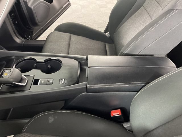 Used 2025 Nissan Rogue SV FWD image 28