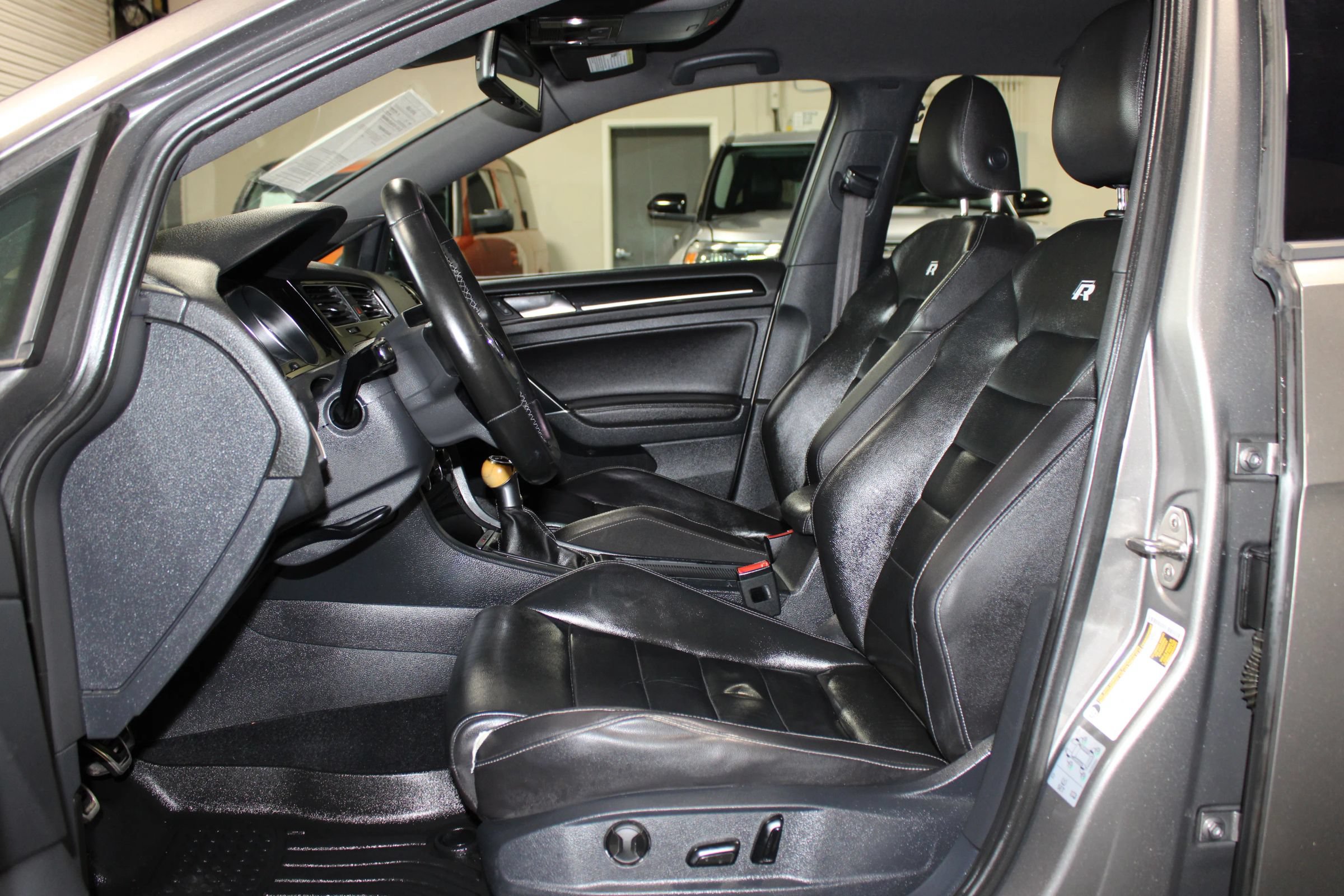 Used 2016 Volkswagen Golf R 4-Door w/ Driver Assistance Package AWD/4WD image 8