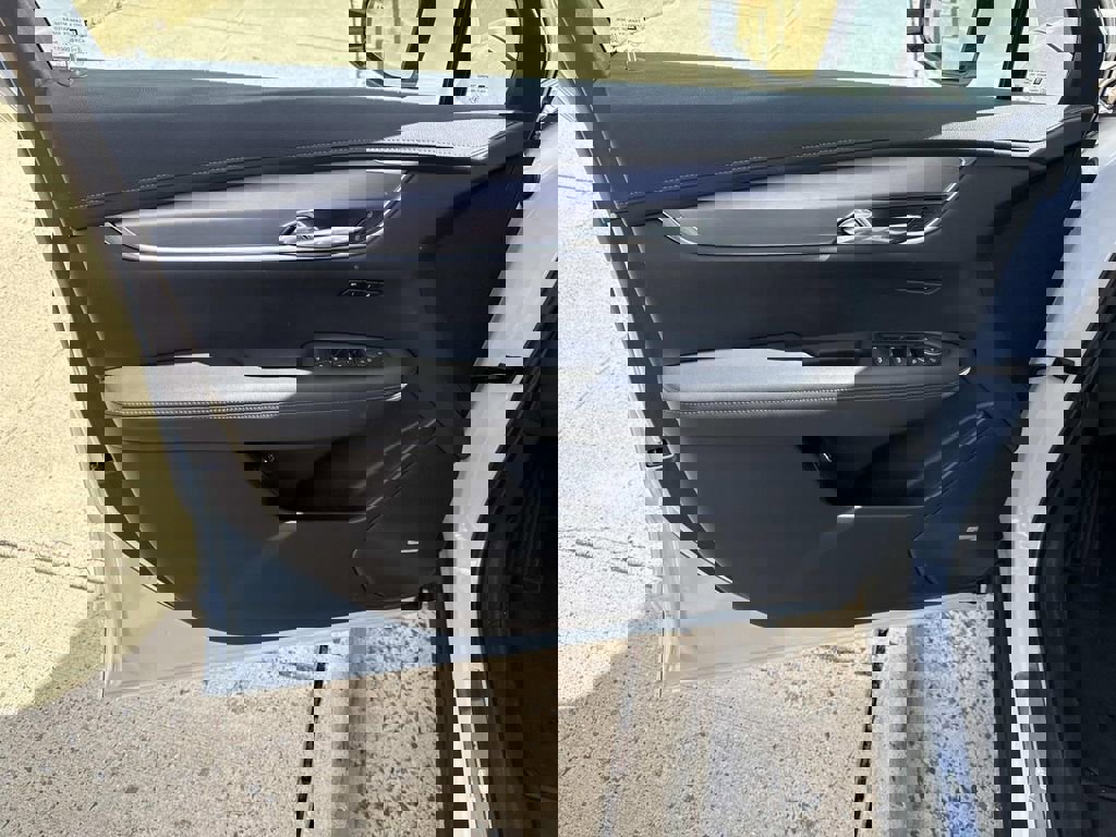 New 2025 Cadillac XT6 Luxury image 13