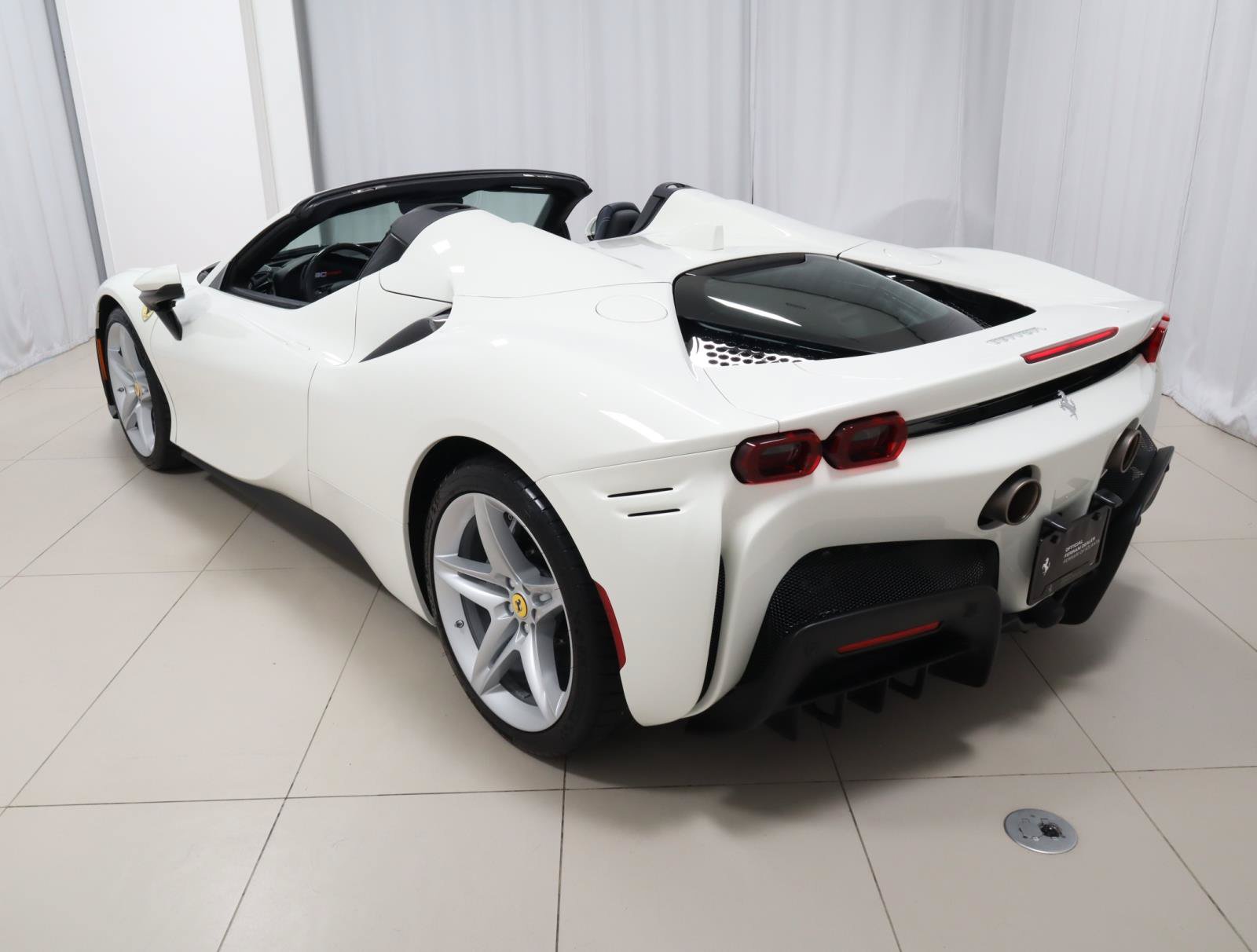 Certified 2025 Ferrari SF90 Spider AWD/4WD image 3