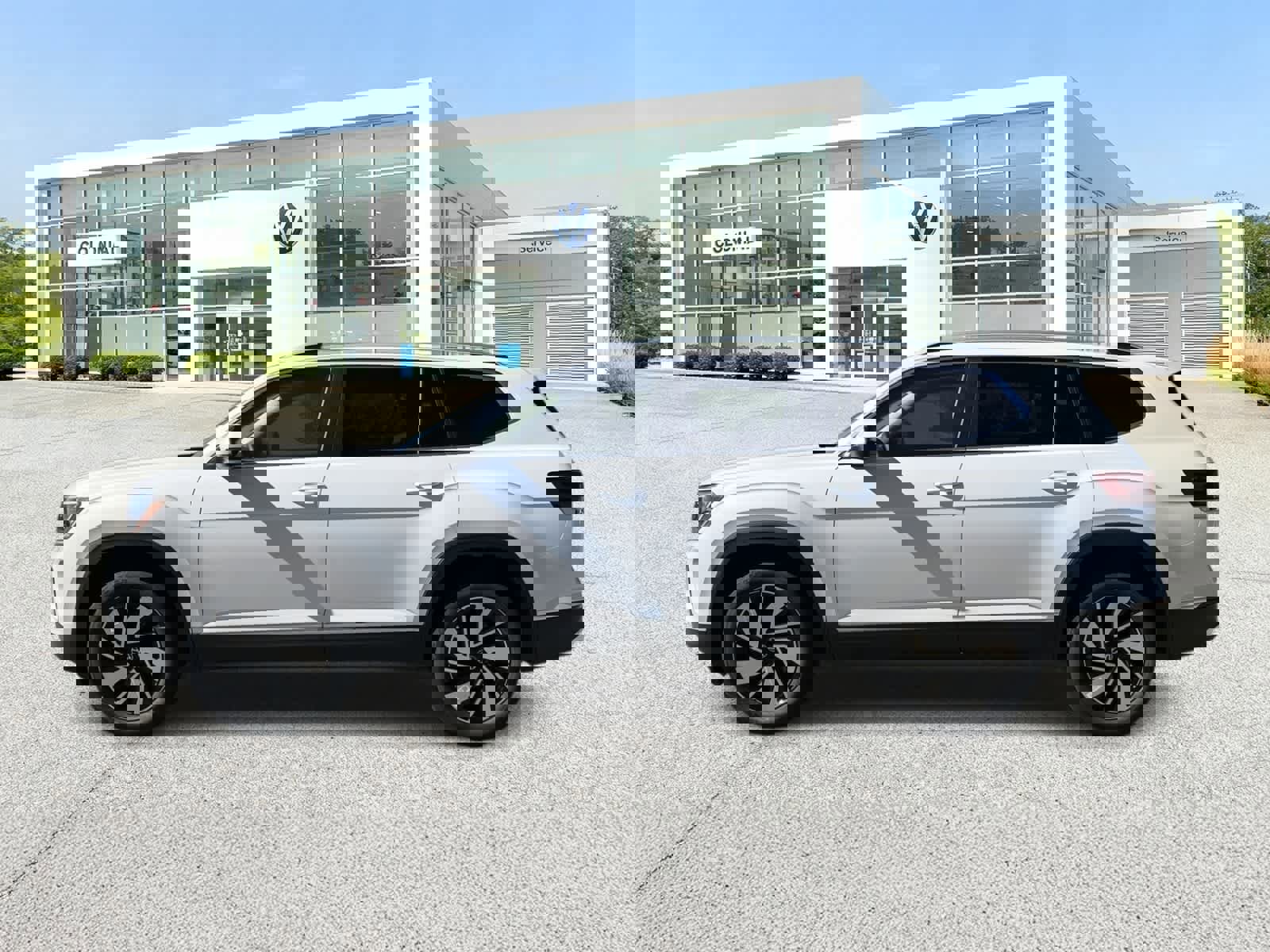 New 2026 Volkswagen Atlas SE image 2