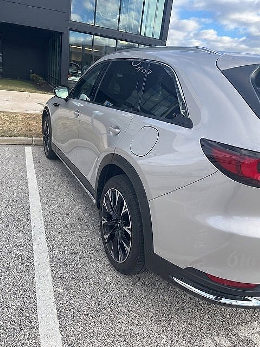 Used 2024 MAZDA CX-90 Plug-In Hybrid w/ Premium Plus image 10