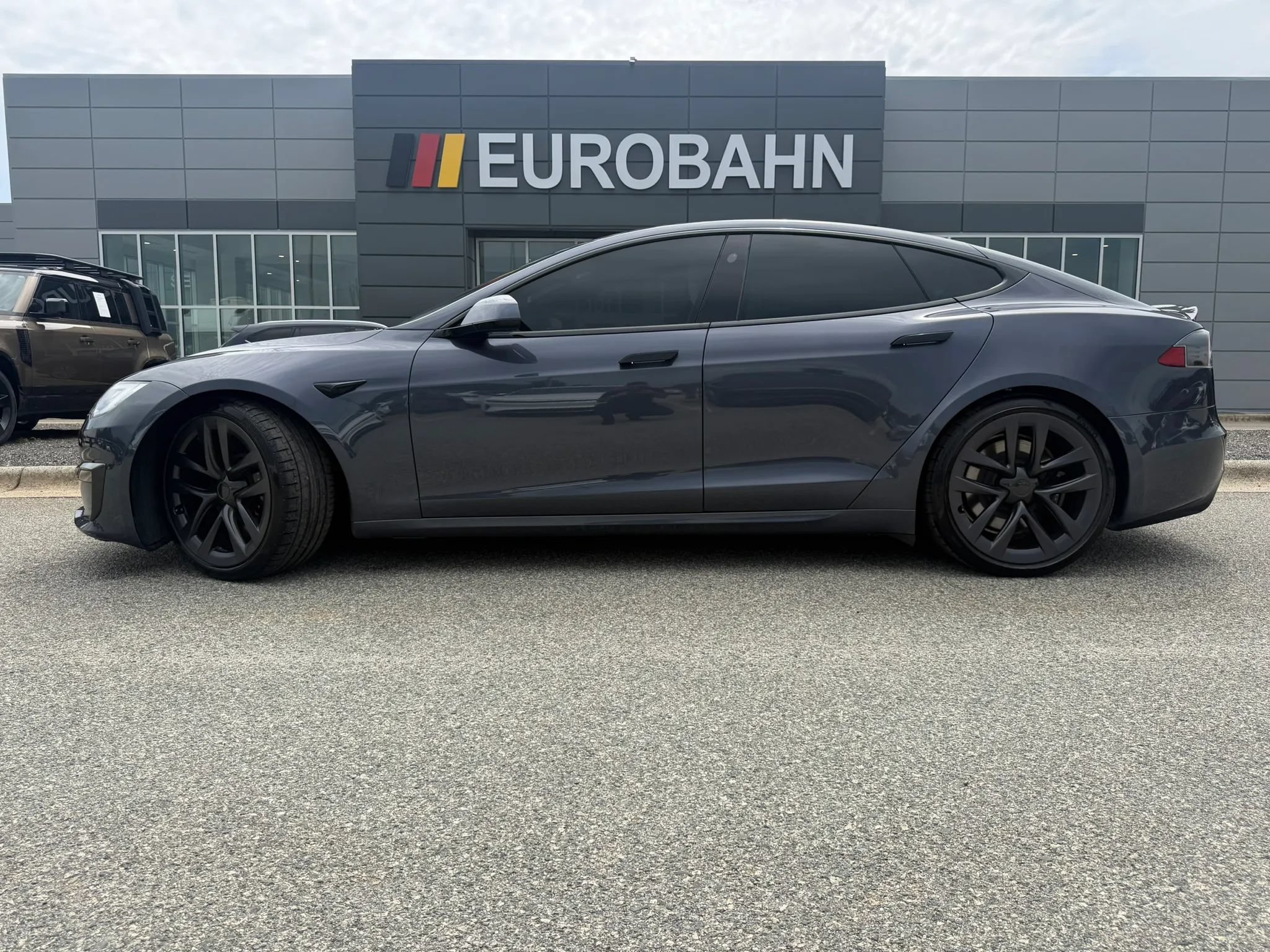 Used 2021 Tesla Model S Plaid AWD/4WD image 2