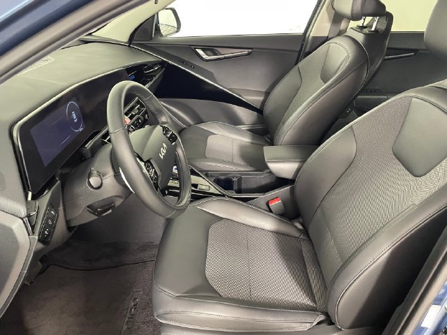 Used 2023 Kia Niro Wind w/ Wind Preserve Package FWD image 2