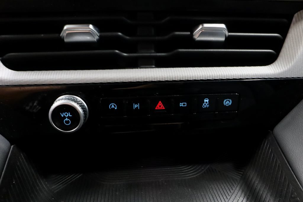 Used 2025 Ford Explorer Active AWD/4WD image 32