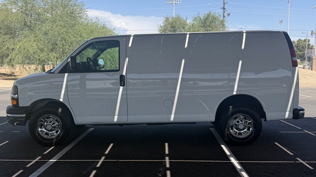 Used 2014 Chevrolet Express 3500 RWD image 2