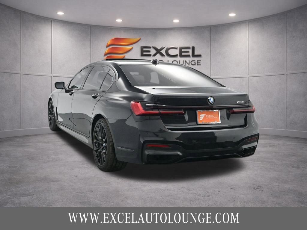 Used 2022 BMW 740i w/ M Sport Package RWD image 5