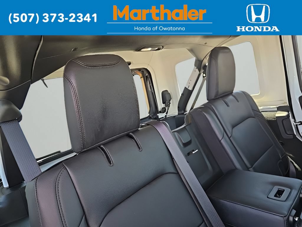Used 2024 Jeep Wrangler Unlimited Sahara w/ Technology Group AWD/4WD image 17