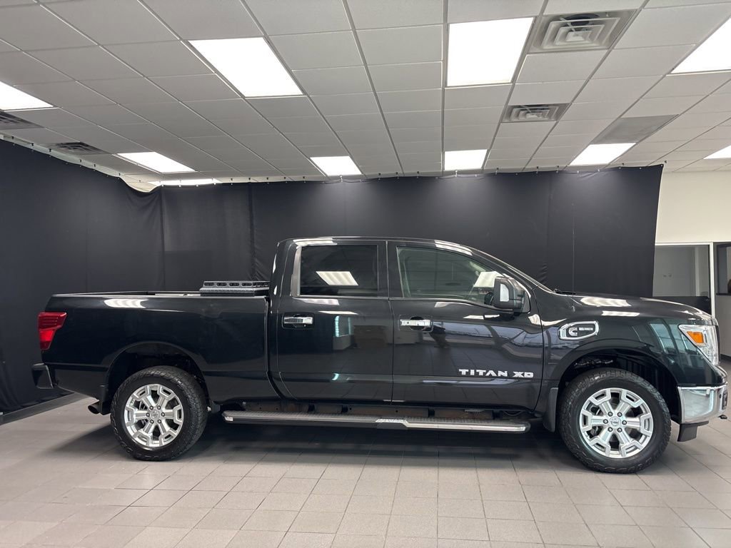 Used 2019 Nissan Titan SV w/ SV Convenience Package image 2