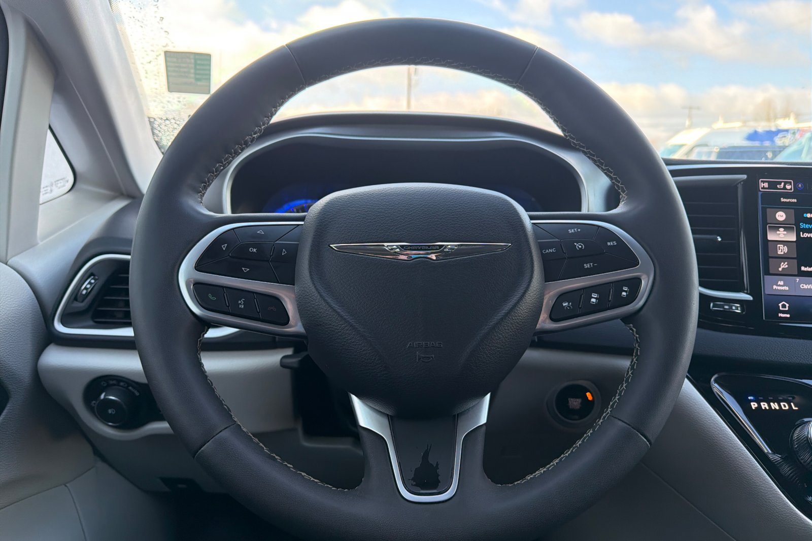 Used 2024 Chrysler Pacifica Touring-L image 24