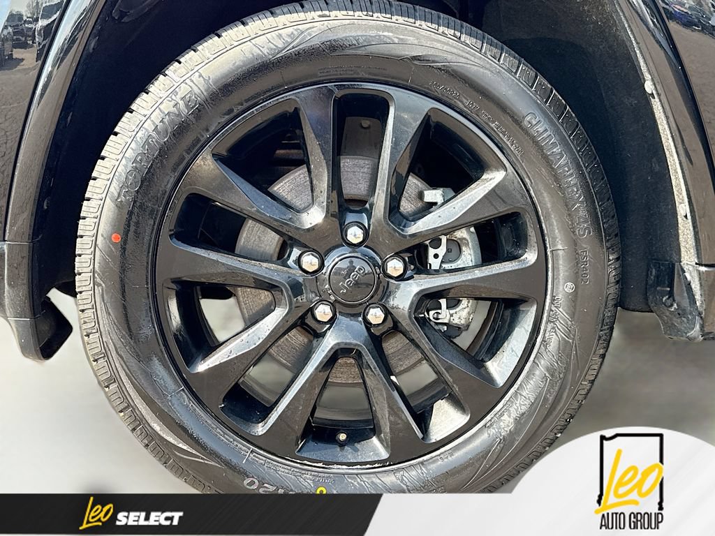 Used 2022 Jeep Grand Cherokee Laredo X AWD/4WD image 31