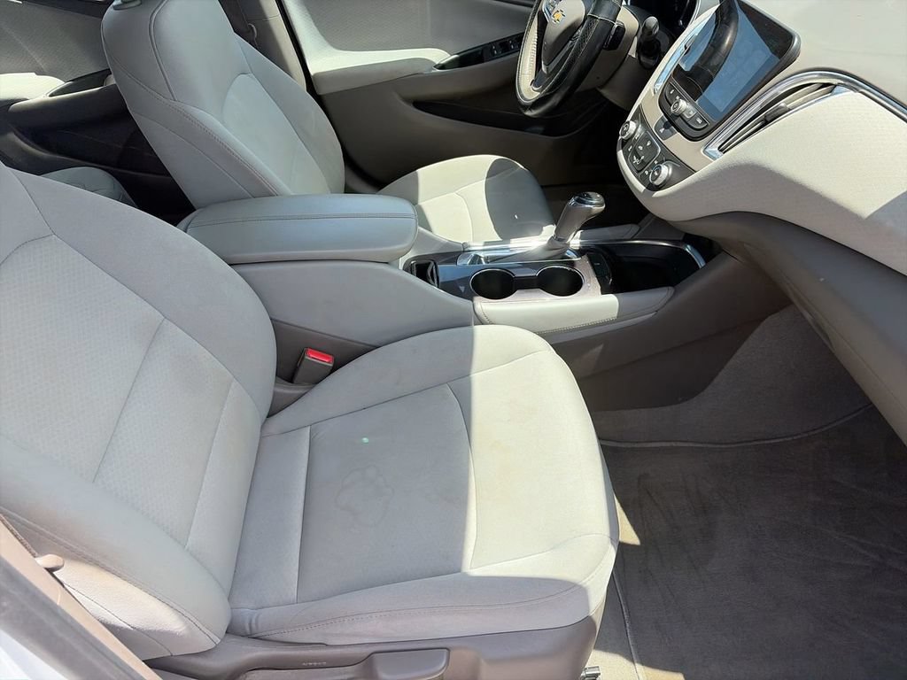 Used 2017 Chevrolet Malibu LT FWD image 8