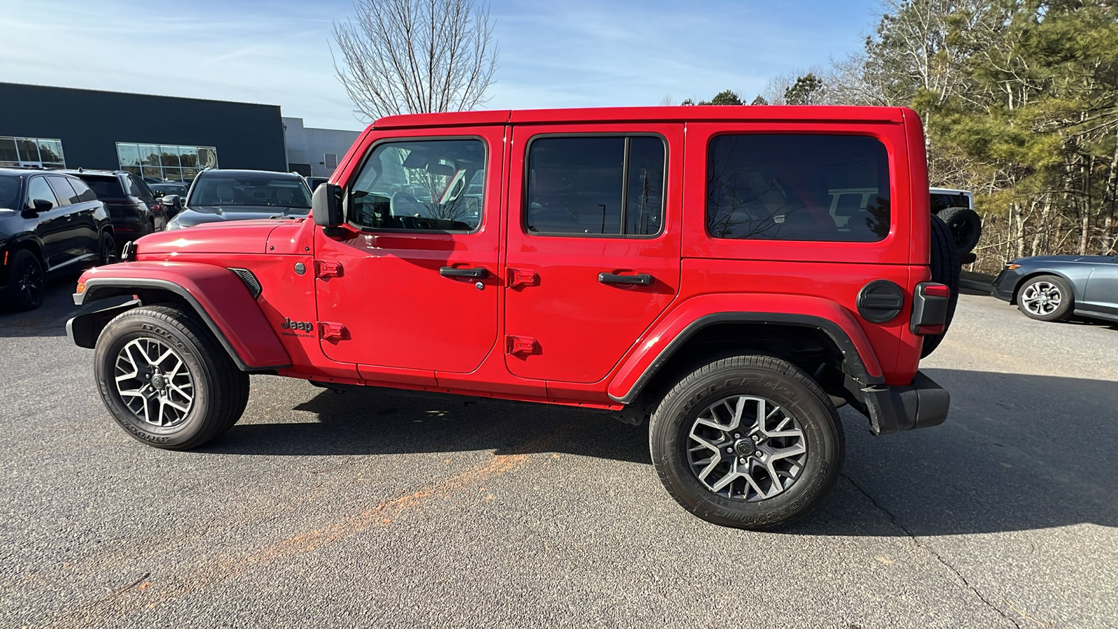Used 2025 Jeep Wrangler Sahara image 11