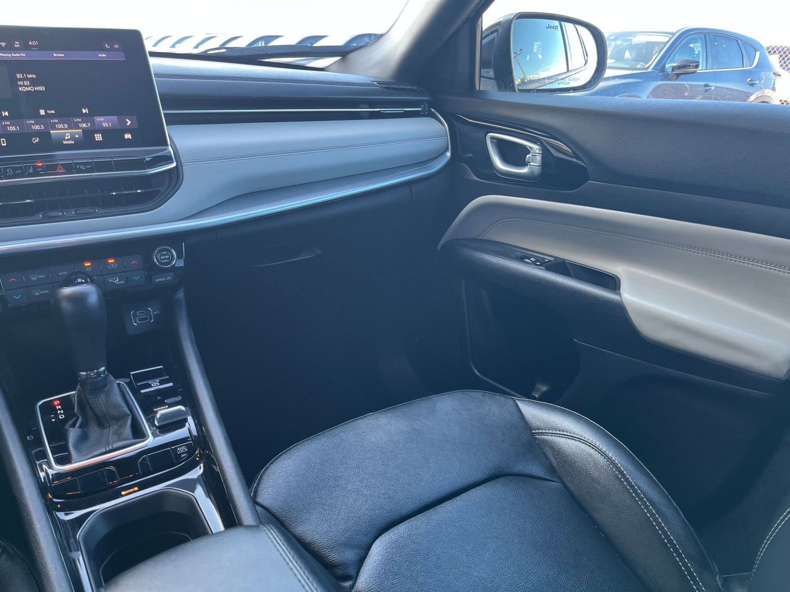 Used 2025 Jeep Compass Limited image 36