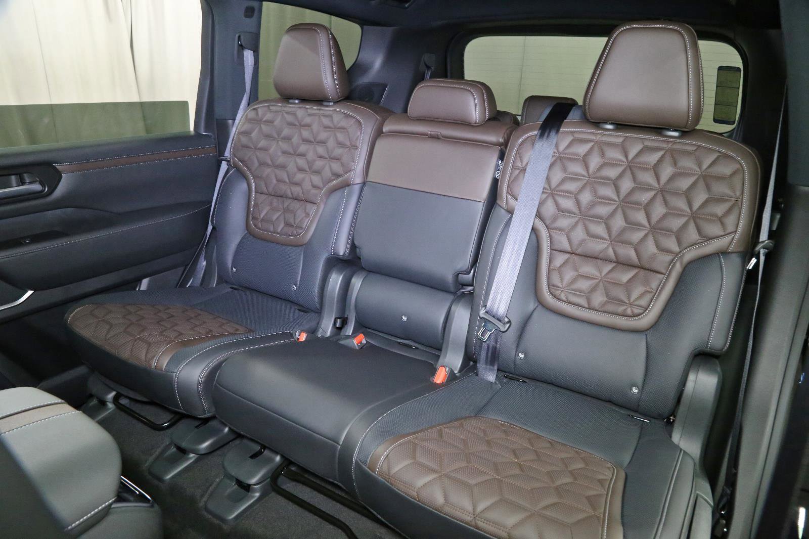 New 2026 Nissan Armada Platinum Reserve w/ Convenience Package image 11