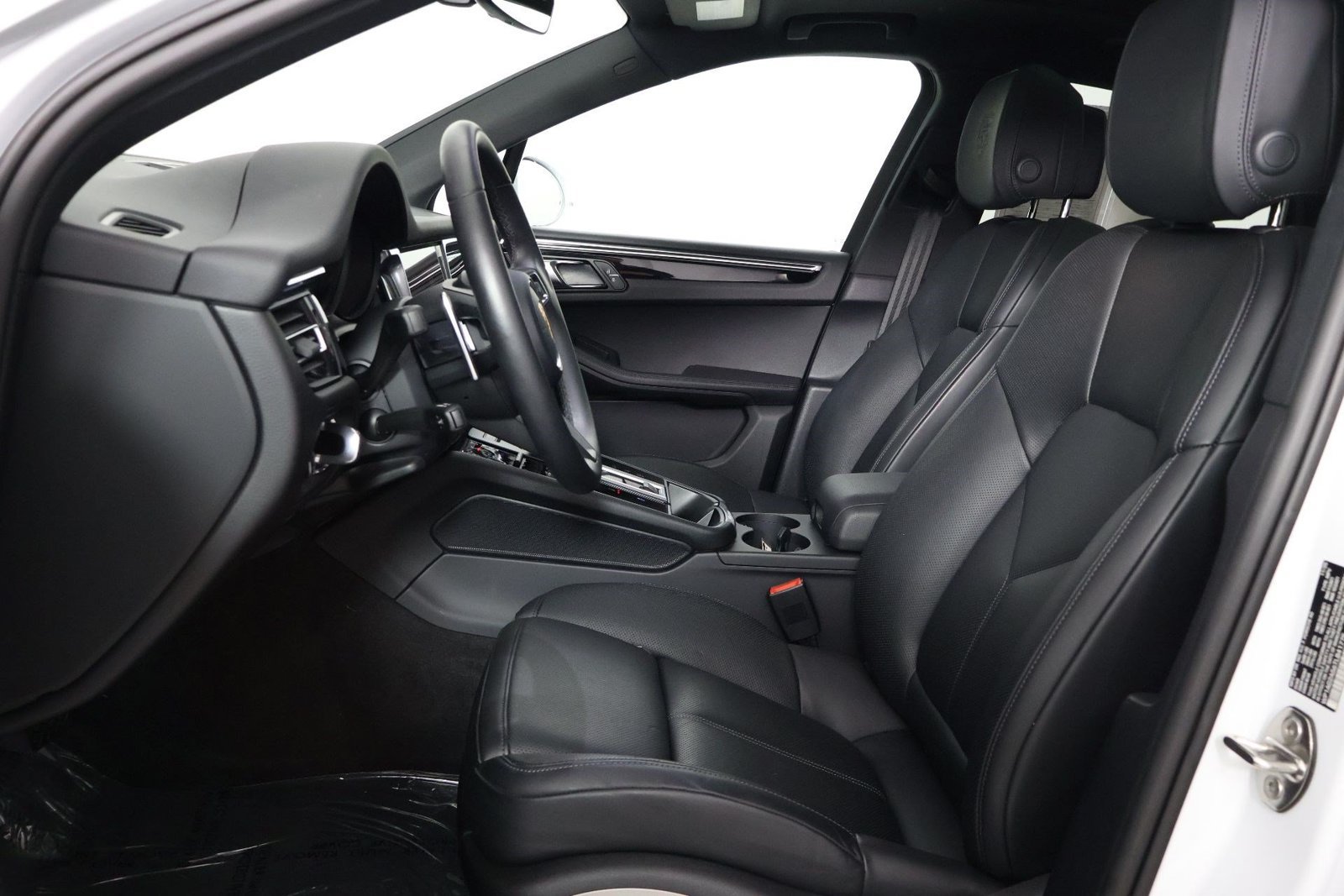 Certified 2026 Porsche Macan S AWD/4WD image 5