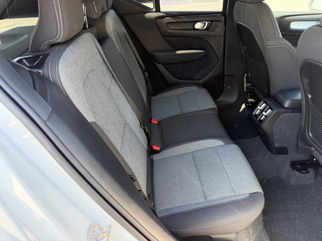 Certified 2024 Volvo XC40 B5 Core AWD/4WD image 16