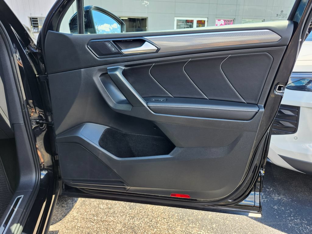Certified 2024 Volkswagen Tiguan SE R-Line AWD/4WD image 15