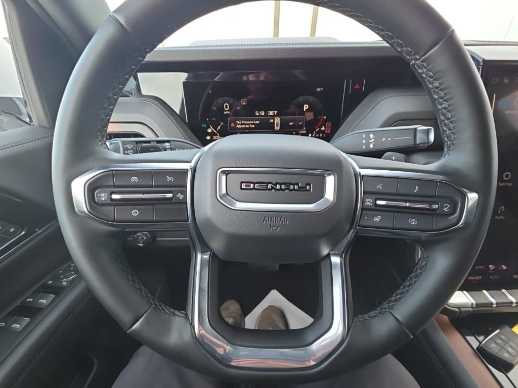 Used 2025 GMC Yukon Denali image 30