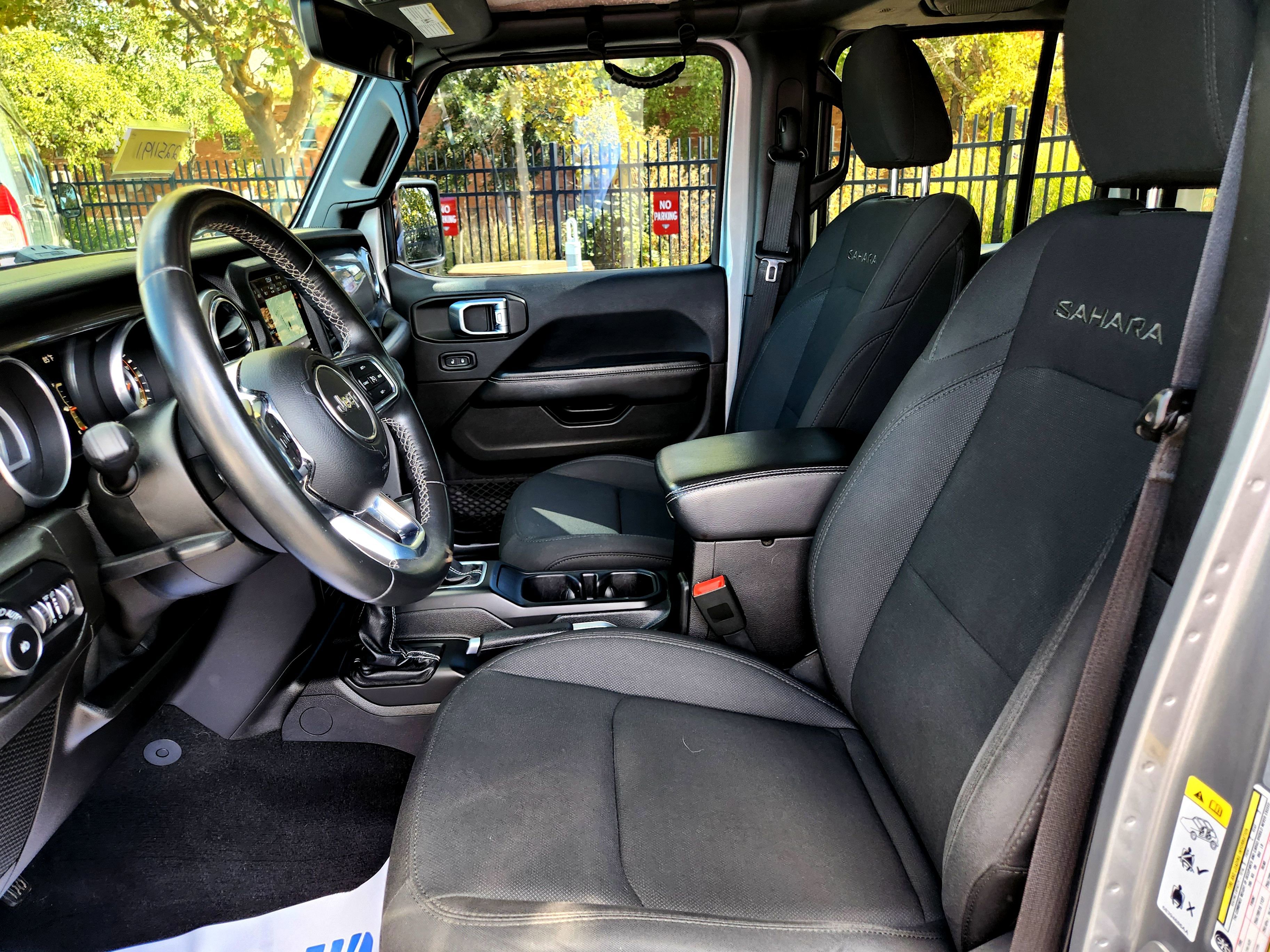 Used 2018 Jeep Wrangler Unlimited Sahara image 16