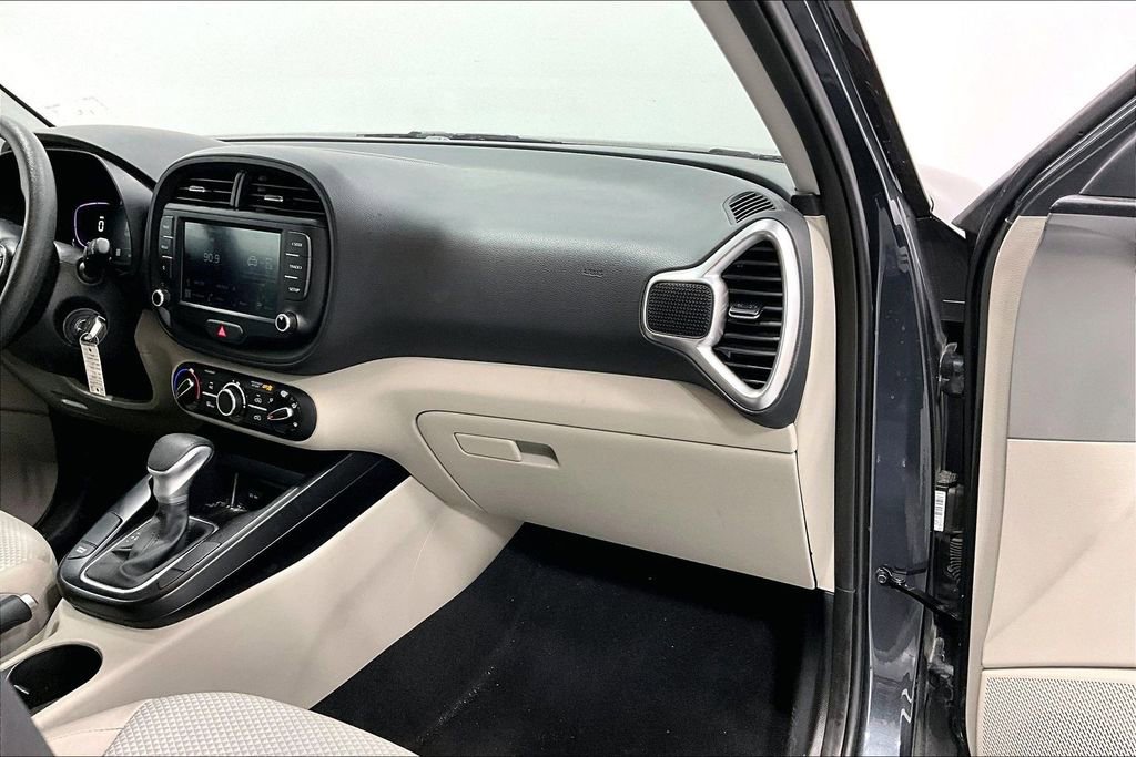 Used 2025 Kia Soul LX image 19