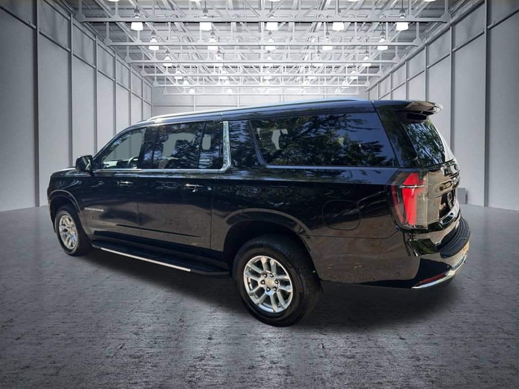 Used 2025 Chevrolet Suburban LT AWD/4WD image 3